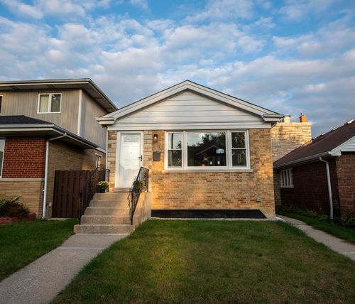 5133 N Austin Ave, CHICAGO, IL, 60630-1902 | Card Image