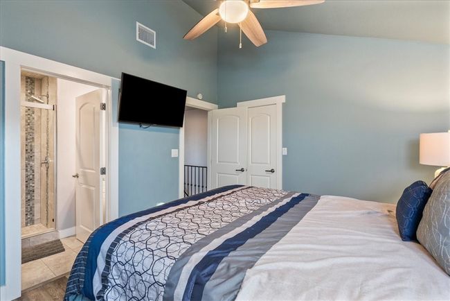 Upstairs bedroom | Image 19