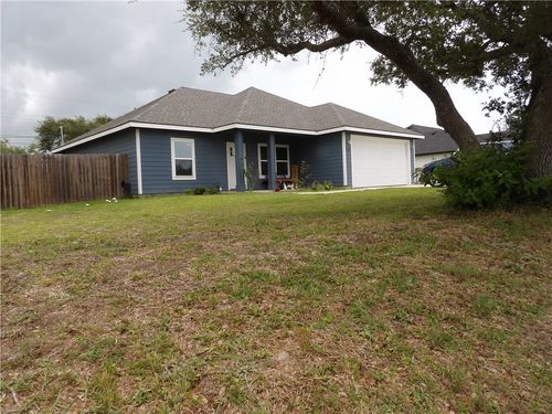 930 Redwood Ave, Rockport, TX, 78382 | Card Image