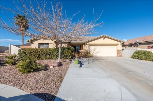 17648 Park Plaza Ct, Victorville, CA, 92395 | Card Image