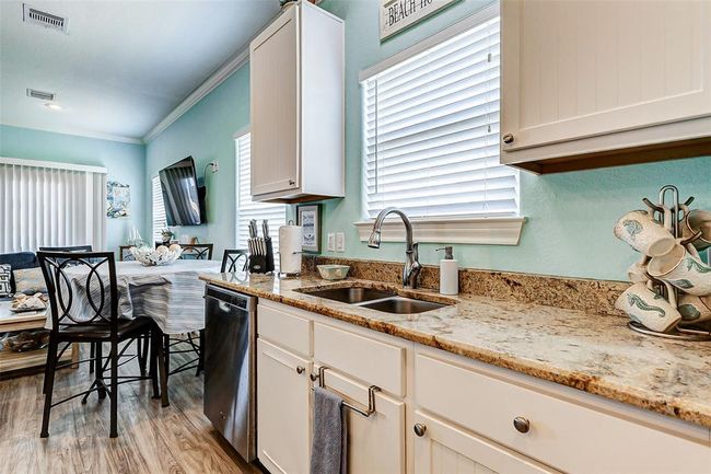 881 Buell, House other with 3 bedrooms, 2 bathrooms and null parking in Crystal Beach TX | Image 9