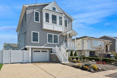 119 S Bay Drive, House other with 3 bedrooms, 2 bathrooms and null parking in Babylon NY | Image 2