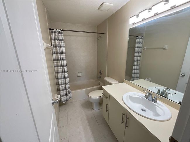 APT-104 - 7301 Nw 174 Th Ter, Townhouse with 3 bedrooms, 3 bathrooms and null parking in Hialeah FL | Image 21