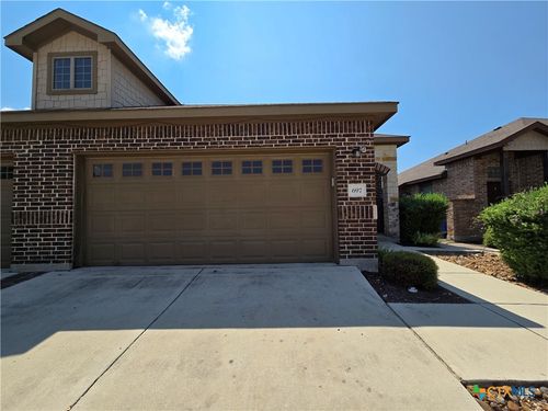 697 Creekside Cir, New Braunfels, TX, 78130-6446 | Card Image