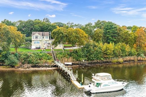 43 Cliff Dr, Freetown, MA, 02702 | Card Image