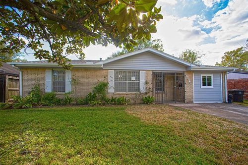 4326 Akard St, Houston, TX, 77047-1106 | Card Image