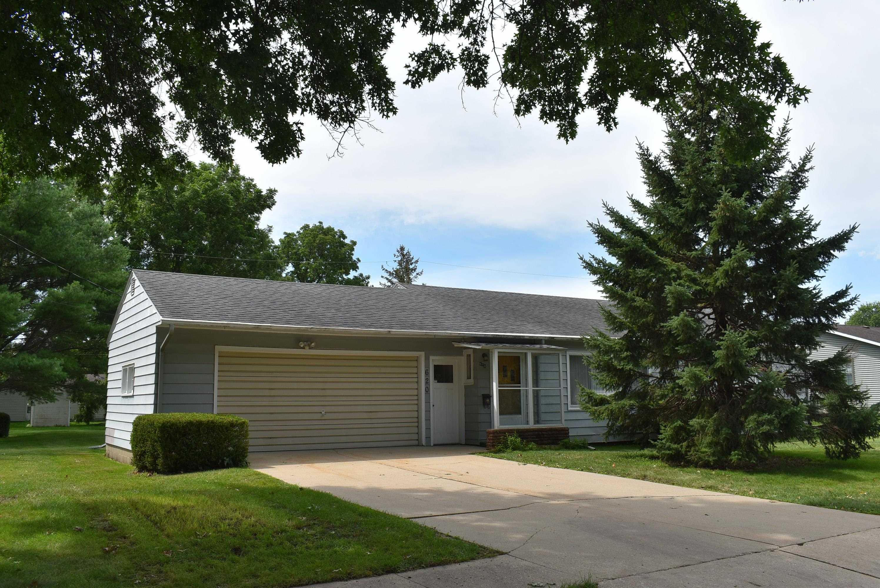 Vine St, Osage, IA 50461