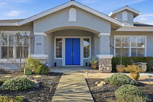 844 Signorelli Cir, Saint Helena, CA, 94574-9518 | Card Image