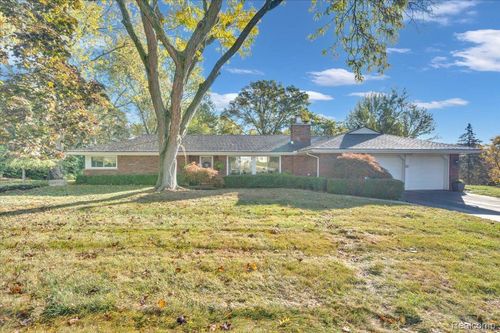 1597 Northumberland Dr, Rochester Hills, MI, 48309-2960 | Card Image