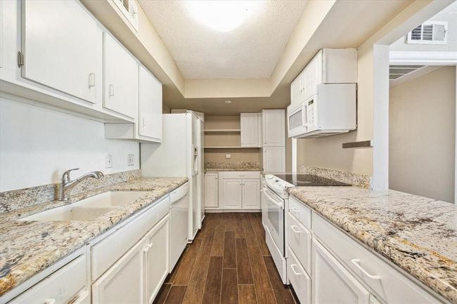 APT-49 - 3535 Nasa Pkwy, Townhouse with 3 bedrooms, 2 bathrooms and null parking in Seabrook TX | Image 4