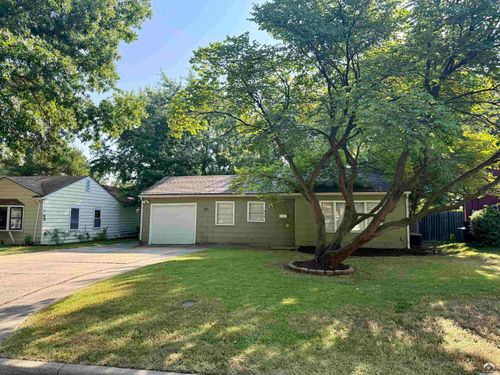 816 Crestline Dr, Lawrence, KS, 66049-2529 | Card Image