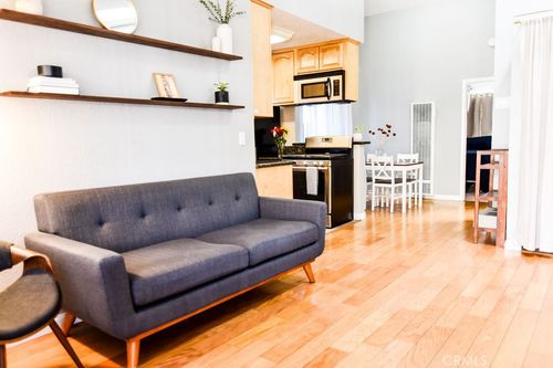 1070 Temple Ave, Long Beach, CA, 90804-6514 | Card Image