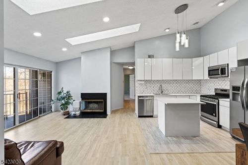 25-25 Chelsea Ct, FRANKLIN PARK, NJ, 08823-1502 | Card Image