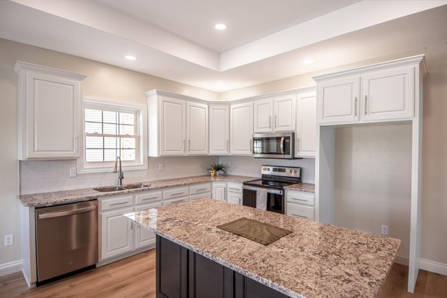 1828 Pinnacle Pt, Condo with 3 bedrooms, 2 bathrooms and null parking in HOLTS SUMMIT MO | Image 11