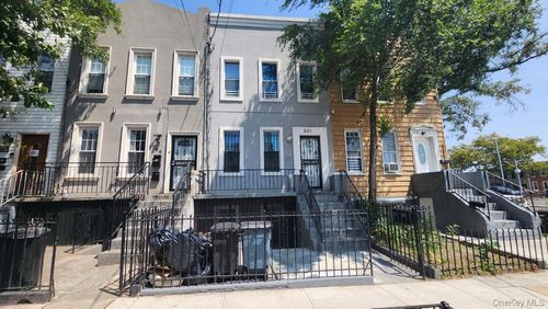 801 Logan St, Brooklyn, NY, 11208-6025 | Card Image