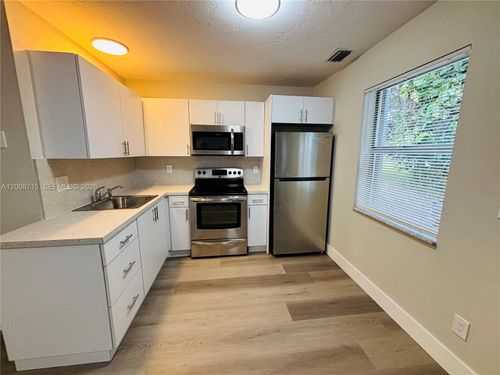 d-1011 Sw 8th St, Hallandale Beach, FL, 33009-6700 | Card Image