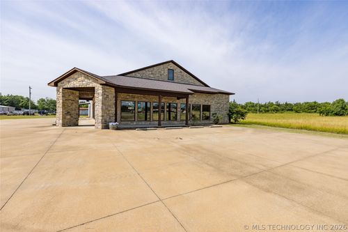 1910 E Jackson St, Hugo, OK, 74743-4248 | Card Image