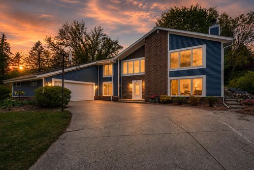 820 Crestwood Dr, Waukesha, WI, 53188-4448 | Card Image