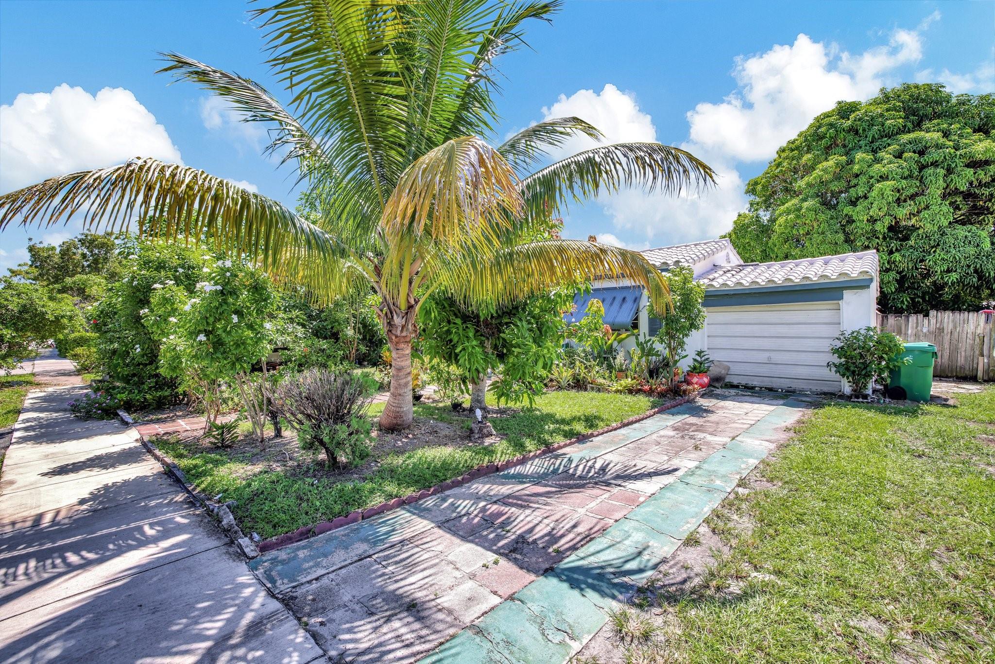 11th St, Dania, FL 33004