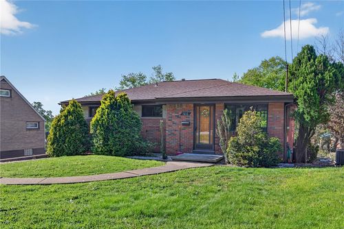 3816 Fleetwood Dr, West Mifflin, PA, 15122-2758 | Card Image