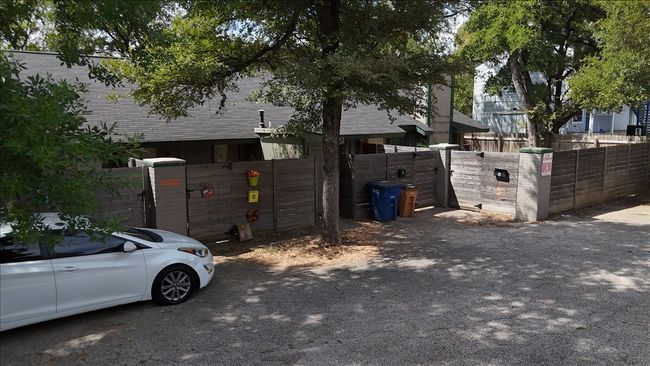 View of gate | Image 25