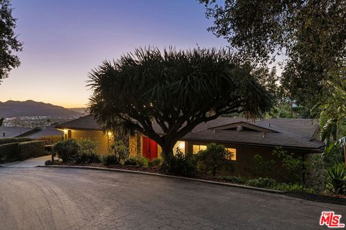 702 Cavanagh Rd, Glendale, CA, 91207-1412 | Card Image