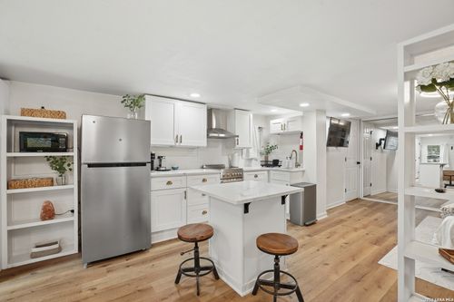 rear-136 E Mulberry Ave, San Antonio, TX, 78212-2946 | Card Image