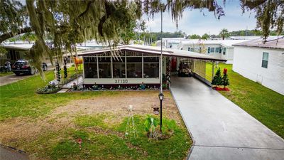 37130 Lakewood Drive, House other with 2 bedrooms, 2 bathrooms and null parking in Zephyrhills FL | Image 3