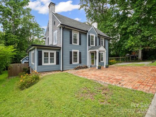 321 Ehringhaus St, Hendersonville, NC, 28739-4809 | Card Image