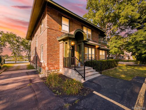 a-3160 Dixie Hwy, Waterford, MI, 48328-1699 | Card Image