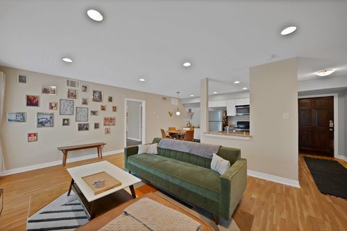 407b-2722 Knight St, Dallas, TX, 75219-3704 | Card Image