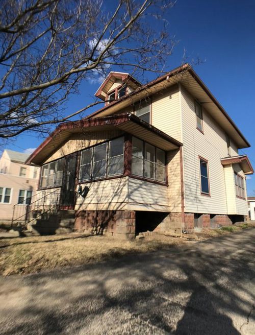 1110 S Main St, Bloomington, IL, 61701-6726 | Card Image