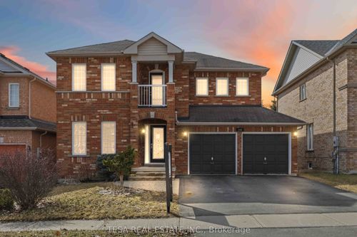 144 Aspenwood Drive, Newmarket, ON, L3X2X6 | Card Image