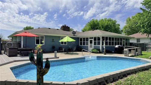 1809 Hillcrest Dr, Trenton, MO, 64683-1118 | Card Image