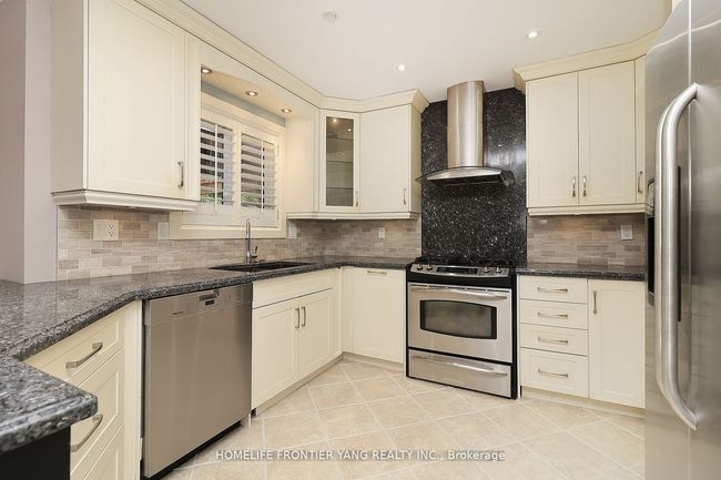 8 Wigston Crt, House other with 5 bedrooms, 3 bathrooms and 4 parking in Whitby ON | Image 11