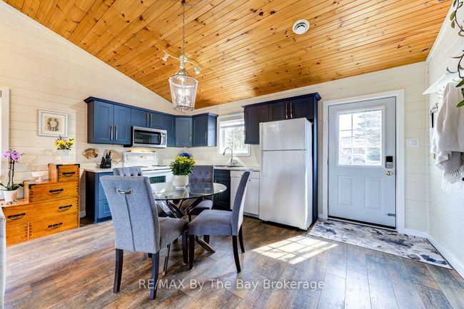 30 Cabin Cres, House other with 3 bedrooms, 1 bathrooms and 2 parking in Wasaga Beach ON | Image 10