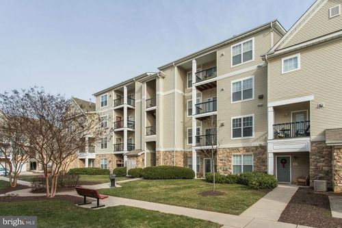 apt-i-5106 Travis Edward Way, CENTREVILLE, VA, 20120-3067 | Card Image