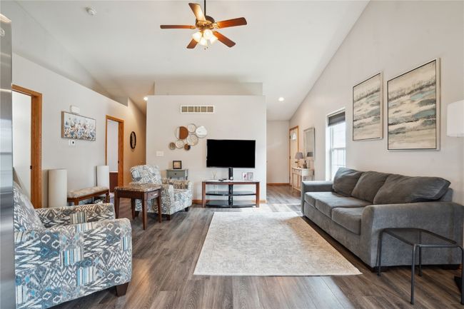 1727 Hunters Creek Way, Condo with 3 bedrooms, 3 bathrooms and null parking in Marion IA | Image 4