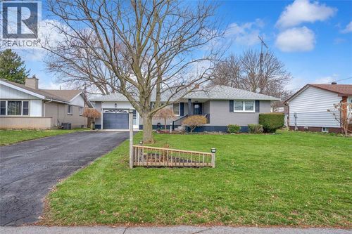 325 John St E, Blenheim, ON, N0P1A0 | Card Image