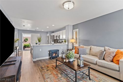 10400 Coyote Cub Ave, Las Vegas, NV, 89129-6407 | Card Image