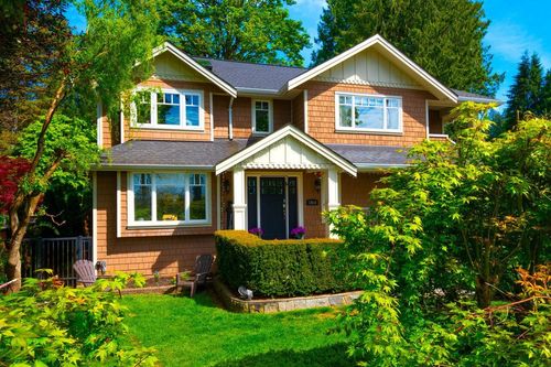 1050 11th St, West Vancouver, BC, V7T2M5 | Card Image