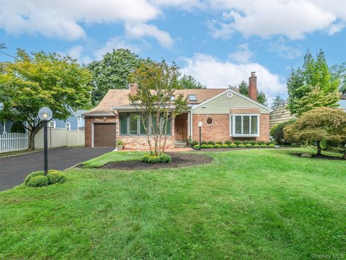 24 Downing Avenue, Oyster Bay, NY, 11579 | Card Image