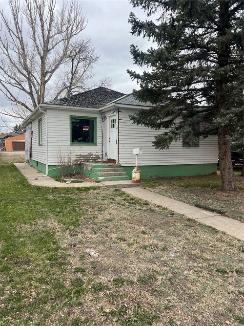 18 N Main St, Conrad, MT, 59425-1840 | Card Image
