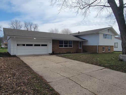 303 Lexington Ave N, New Prague, MN, 56071-2129 | Card Image