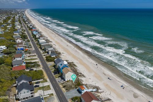 2118 S Shore Dr, Surf City, NC, 28445-6782 | Card Image