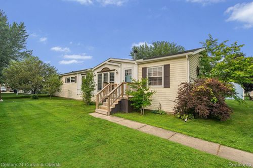 39253 Island Dr, New Boston, MI, 48164-9023 | Card Image