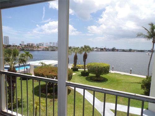 r314-3010 Marcos Dr, Aventura, FL, 33160-2178 | Card Image