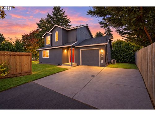 9218 Se Lincoln St, Portland, OR, 97216 | Card Image