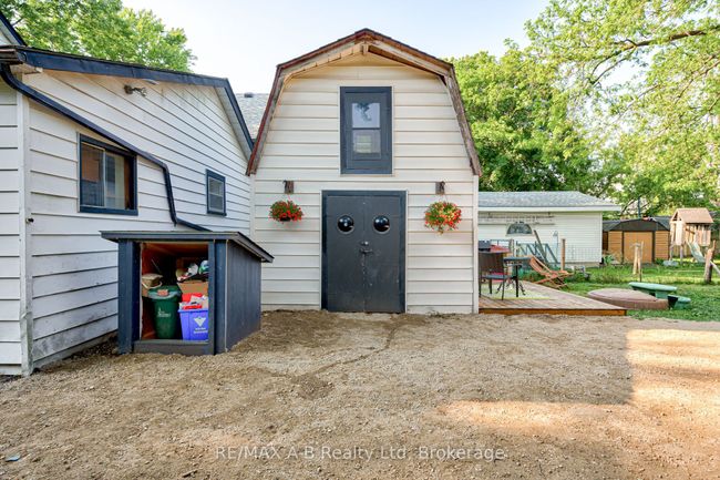 239 Nile St, House other with 4 bedrooms, 2 bathrooms and 8 parking in Stratford ON | Image 40