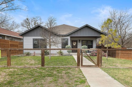 611 Elliott St, Taylor, TX, 76574-3750 | Card Image